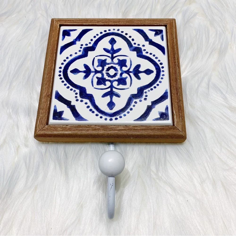 Wall Decor / Wall Hanging Small Hook in White & Blue
